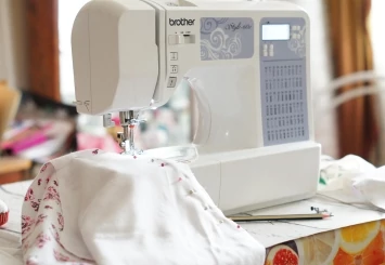 Háztartási varrógépek, hímzőgépek, interlockok és fedőzőgépek
