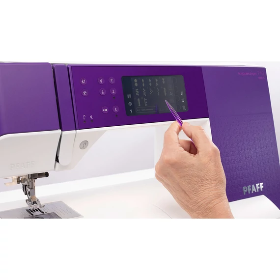 Pfaff Expression 710 háztartási varrógép színes érintőkijelzővel